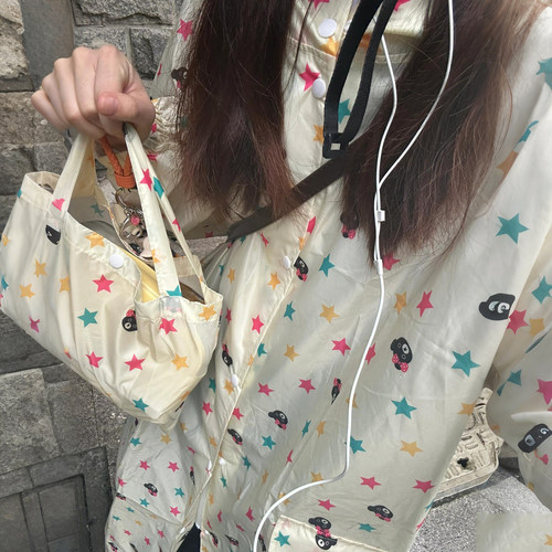 【有了介个雨衣，期待下雨天！】
