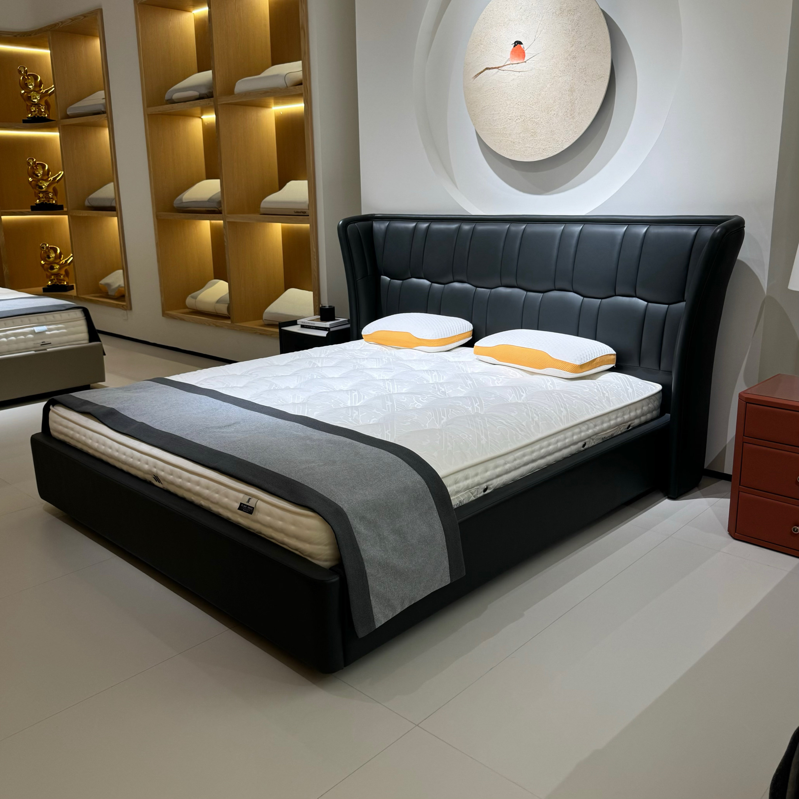 意大利进口轻奢设计师创意高级感主卧真皮床现代简约软包双人床