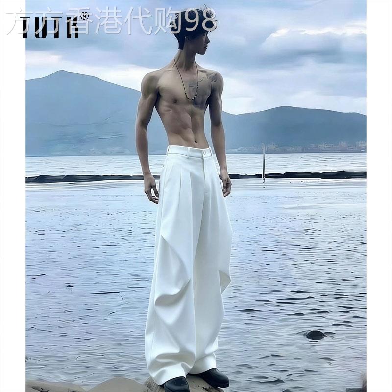 白色褶皱西裤男款夏季垂坠感微喇弯刀裤美式高街直筒工装阔腿裤子