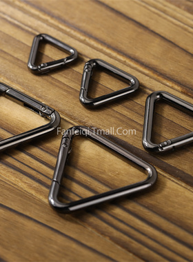 简约几何三角弹簧扣汽车钥匙扣背包扣拎环扣户外登山扣工具挂扣