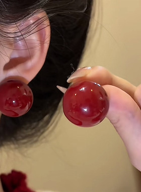 新年复古经典红c型半圆耳环港风轻奢感气质耳饰2026秋冬爆款