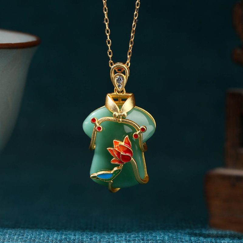 2023年秋冬季新品中国风旗开得胜步步生莲华仿和田玉古风项链女