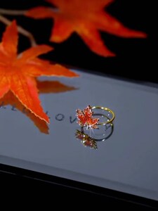 奥特莱斯清仓捡漏时尚小众轻奢设计18K金红色锆石枫叶戒指outlets