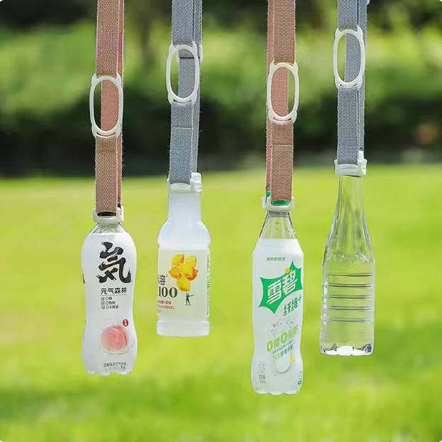 日本矿泉水背带水瓶挂绳水壶水杯饮料瓶斜挎通用万能背水神器