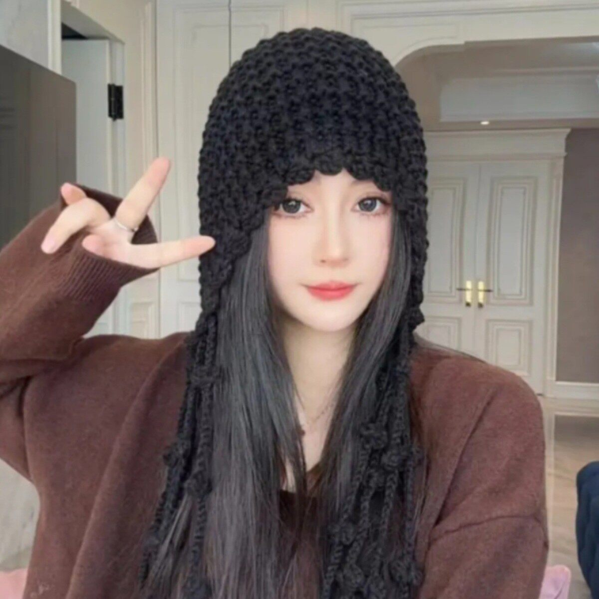 时尚手工编织流苏球球毛线帽子女保暖护耳绑带针织帽大头围套头帽