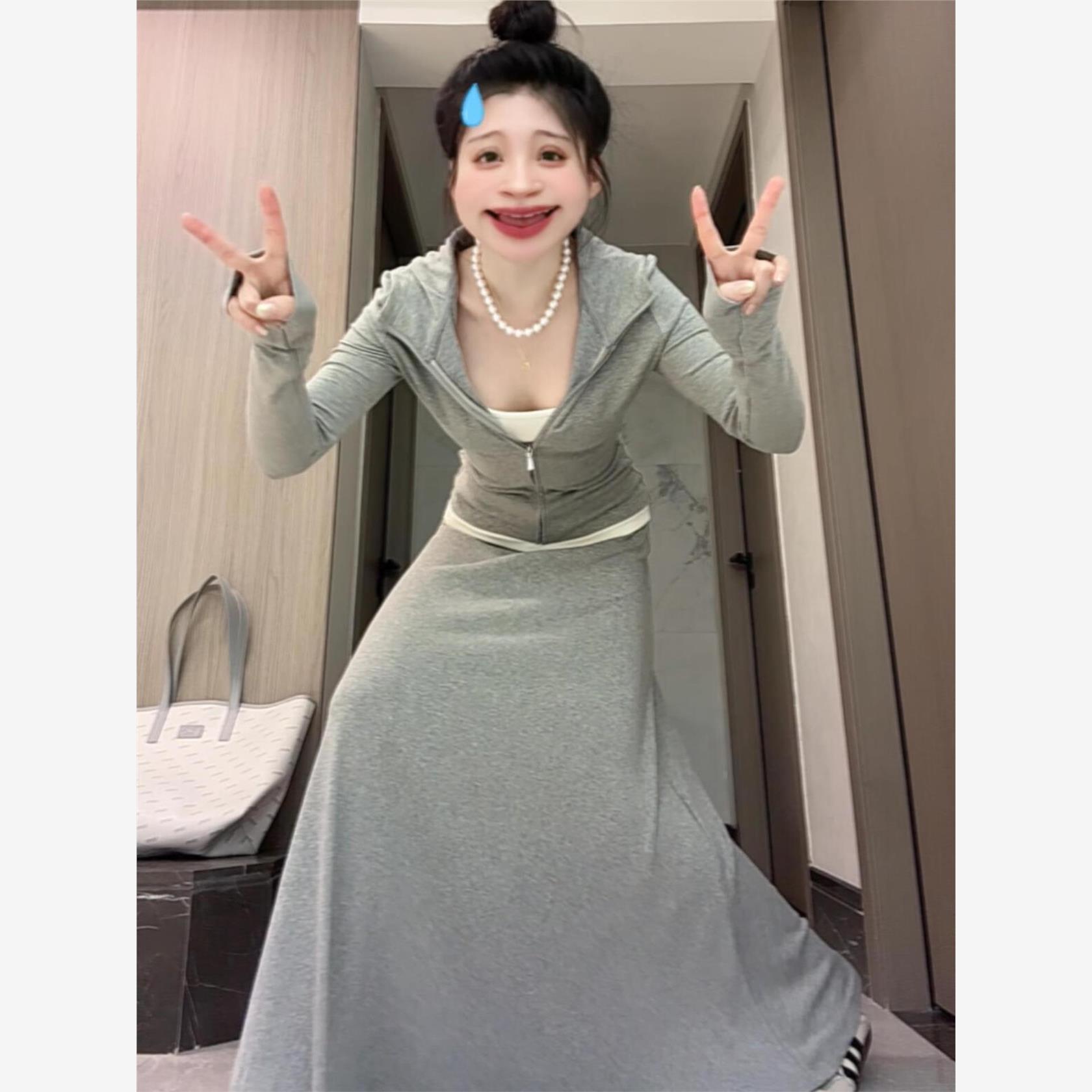 假两件灰色卫衣连衣裙子女早秋季2025新款韩系穿搭一整套长裙套装