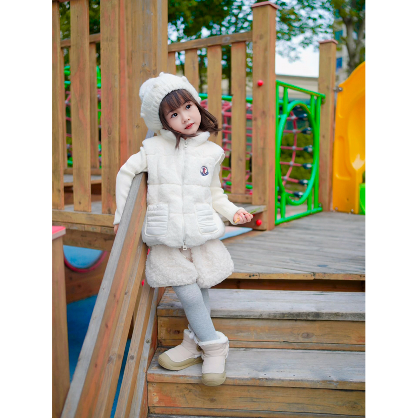 女童白色毛绒羽绒马甲2025冬装新款儿童韩版加厚保暖无袖宝宝外套