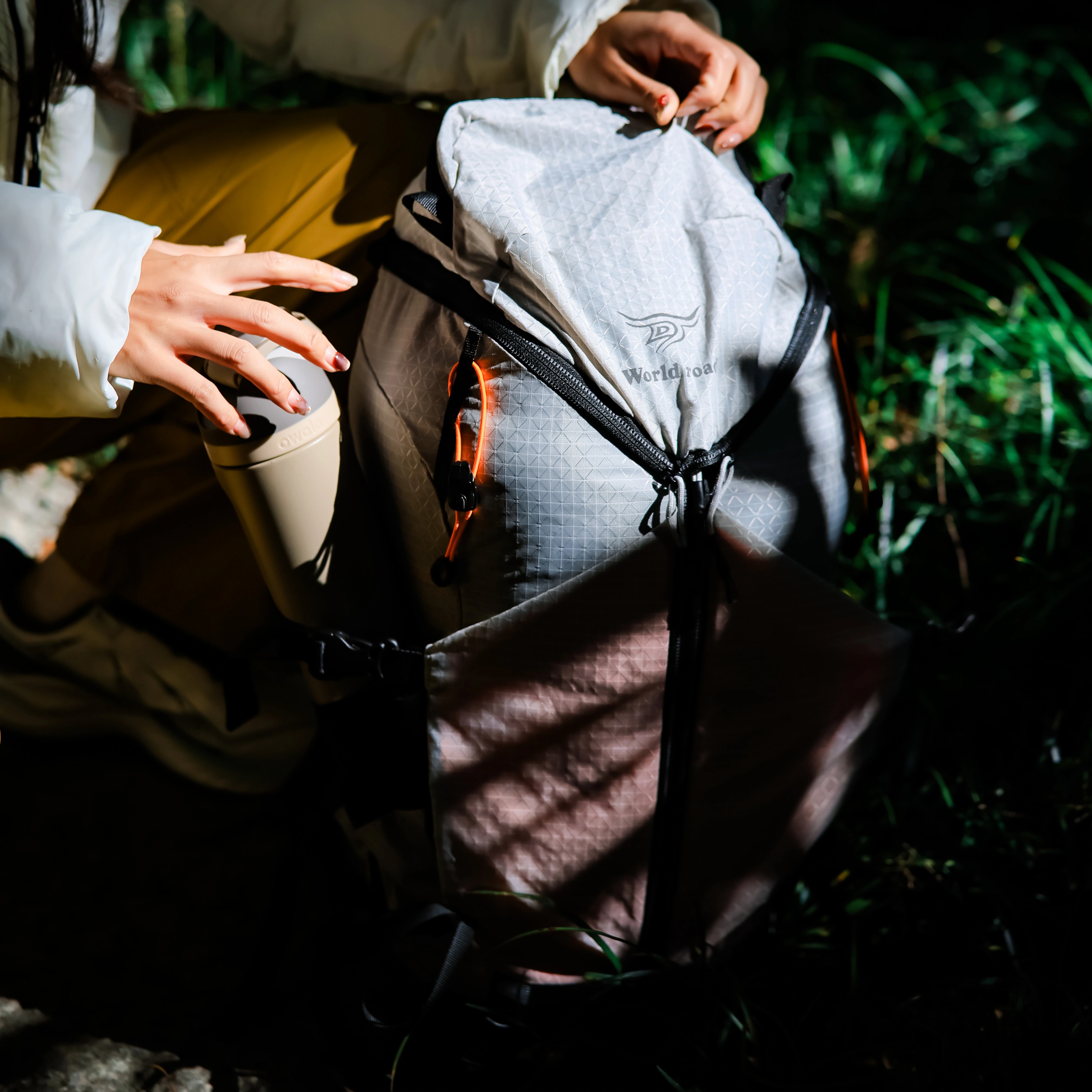 轻量化户外运动背包带背板