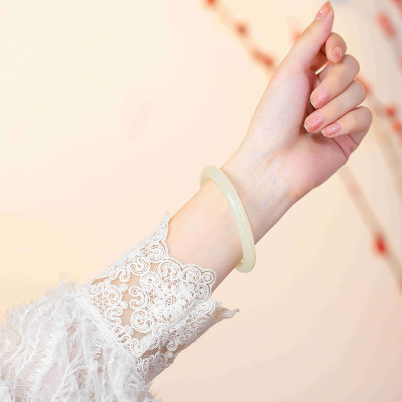 和田玉手镯女款青白玉少女年轻款细圆条叮当镯晴水玉镯子美人条