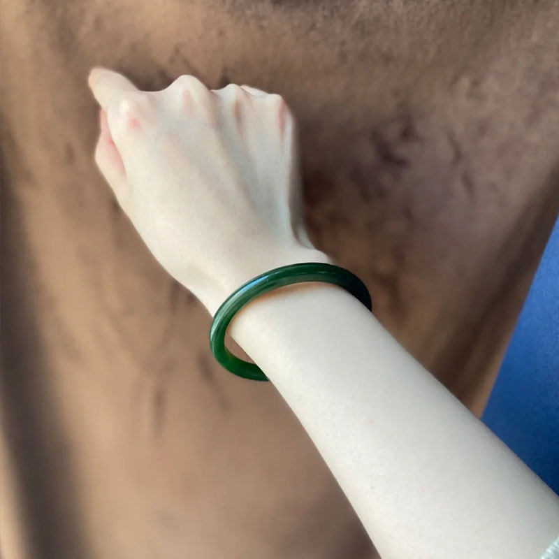 和田玉手镯碧玉女细圆条青海晴水年轻款少女菠菜绿玉镯子美人条