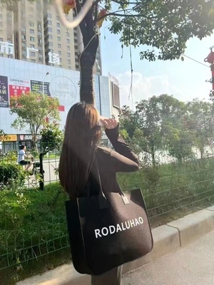 黑色英文托特经济适用，自家生产