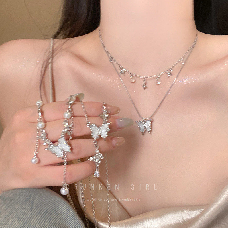 双层叠戴蝴蝶珍珠流苏项链女小众设计轻奢高级感锁骨链配裙子配饰