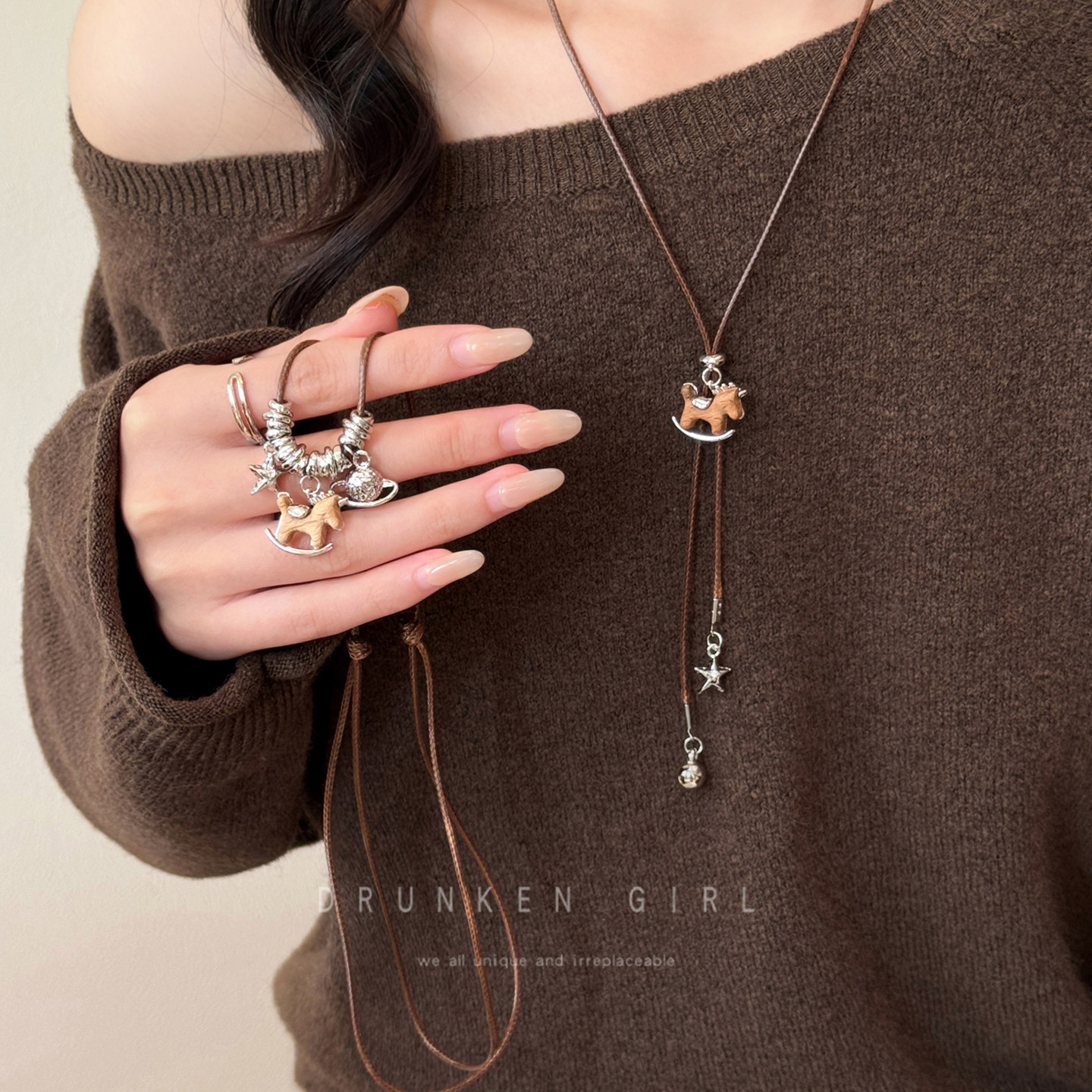 咖色木质小马项链女秋冬