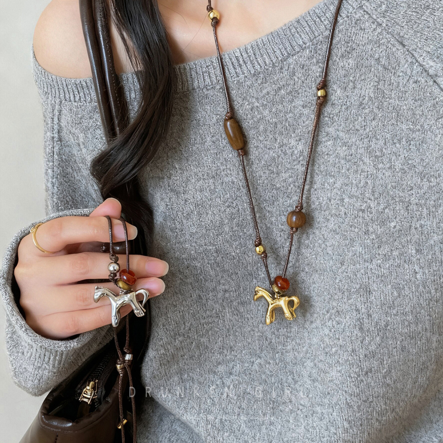 金色小马吊坠项链女轻奢高级