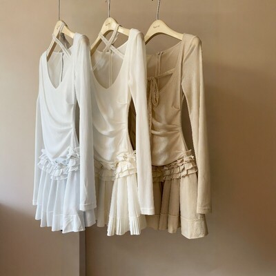 温柔风仙女V领挂脖长袖连衣裙女春季法式气质显瘦拼接花边短裙子