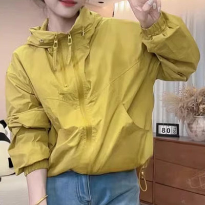 小个子连帽防晒冲锋衣外套女薄款2026春夏新款休闲宽松显瘦夹克潮