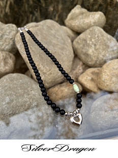 Hito STORE｜磨砂黑色串珠爱心吊坠项链