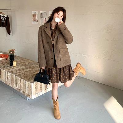 实拍一整套ootd穿搭咖色西装套装女2025春季新款碎花连衣裙两件套