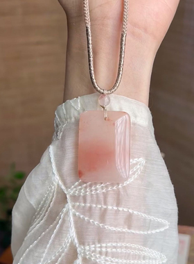 monocle 新疆金丝玉桃花酿无事牌吊坠樱花粉桃花酿月亮项链吊坠