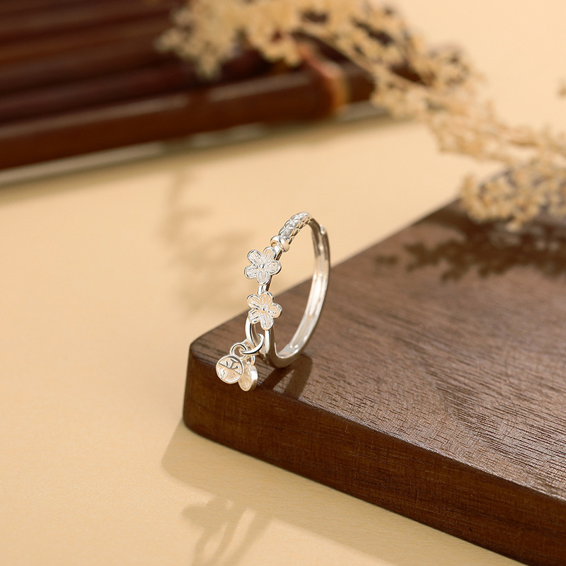 晚舟足银999平安圆牌梅花戒指