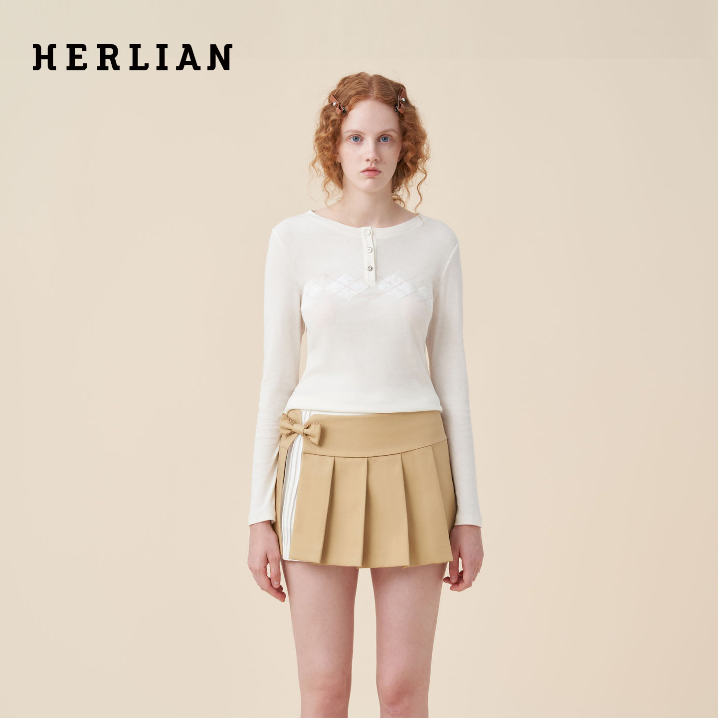 HERLIAN 2026年早秋新品领口纽扣修身女士百搭圆领长袖T恤