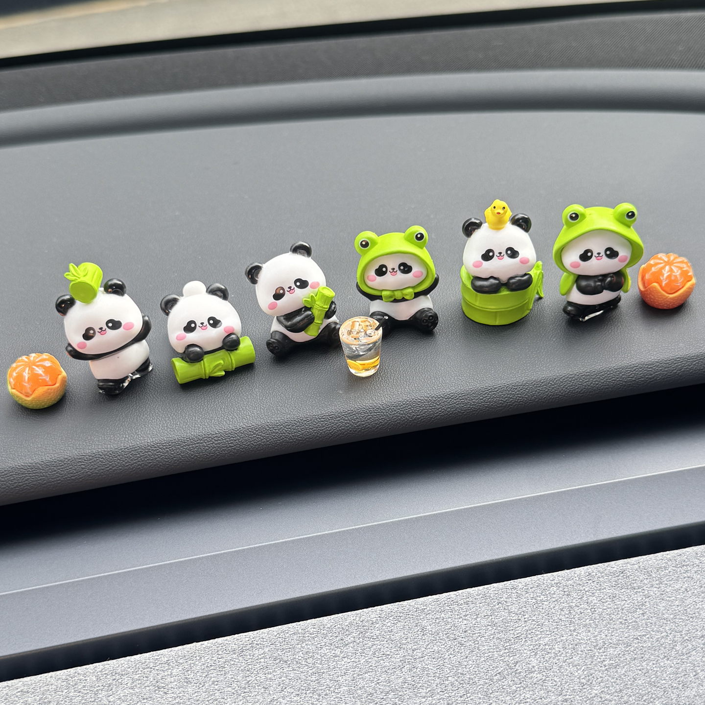 可爱小熊猫汽车摆件中控台屏幕