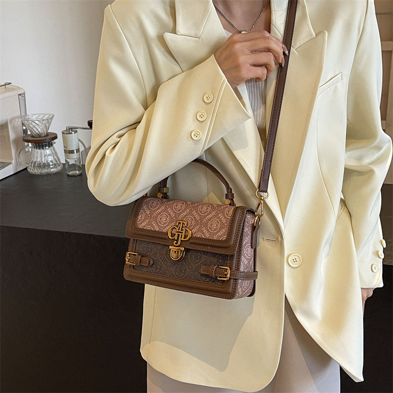 法式小众高级感超火2024新款百搭手提斜挎小方包时尚休闲单肩包女,箱包皮具/热销女包/男包,小方包,淘宝优惠券,粉丝福利购,淘宝优惠卷