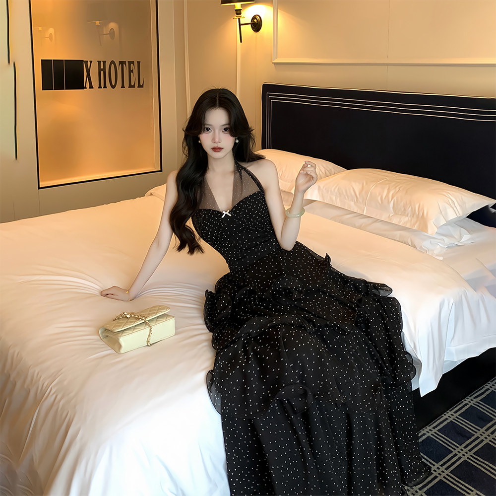 【一罐杏仁桃】黑色波点吊带连衣裙女显瘦V领度假风长裙法式气质