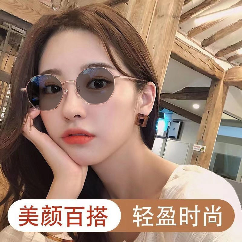 智能感光变色近视眼镜女防蓝光高颜值素颜学生显脸小多边形眼镜框