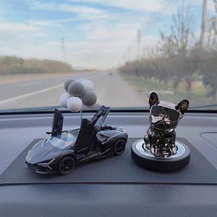 2026新款车载摆件车内饰品高级感男士香薰香水摆件汽车中控台装饰