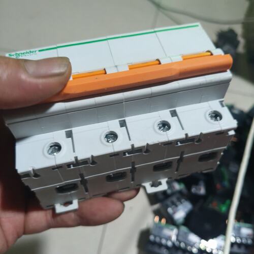 议价 -4P开关EA9AH4C100NEW Easy9 C1断路器