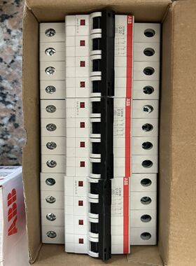 ABB断路器S204M-D32，型号2TAZ111400