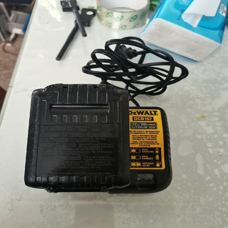 维修检查销售DEWALT得伟DCB107充电器 DCB2询价