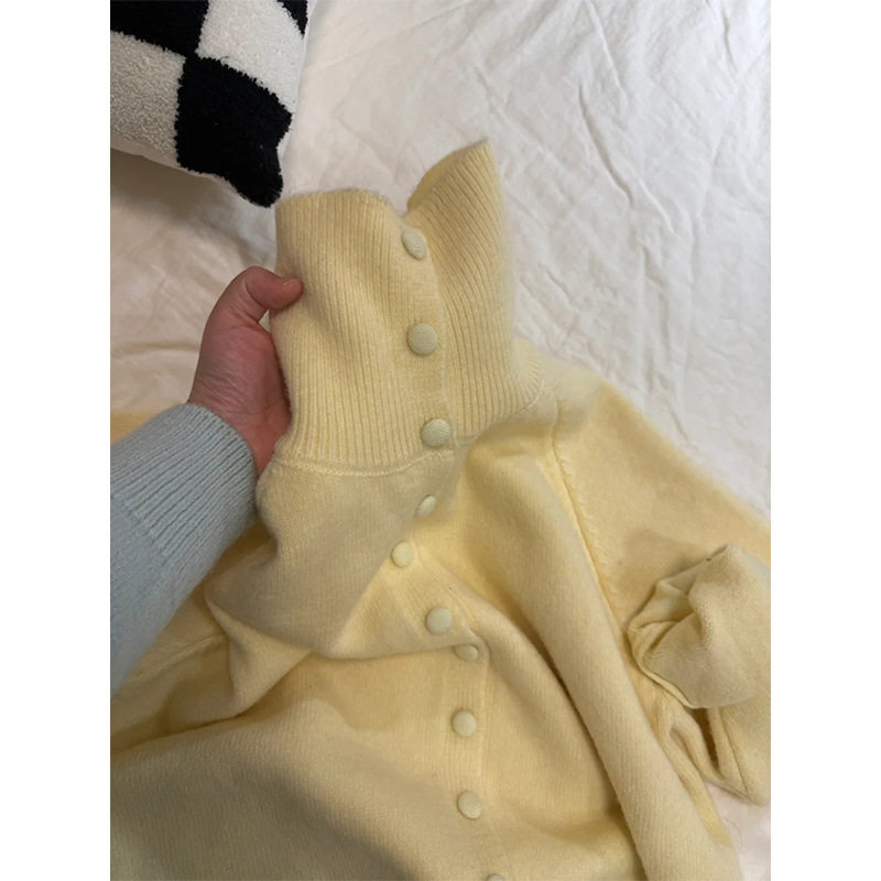 减龄嫩黄色高领针织开衫外套女2026春季纽扣翻领上衣软糯加厚毛衣