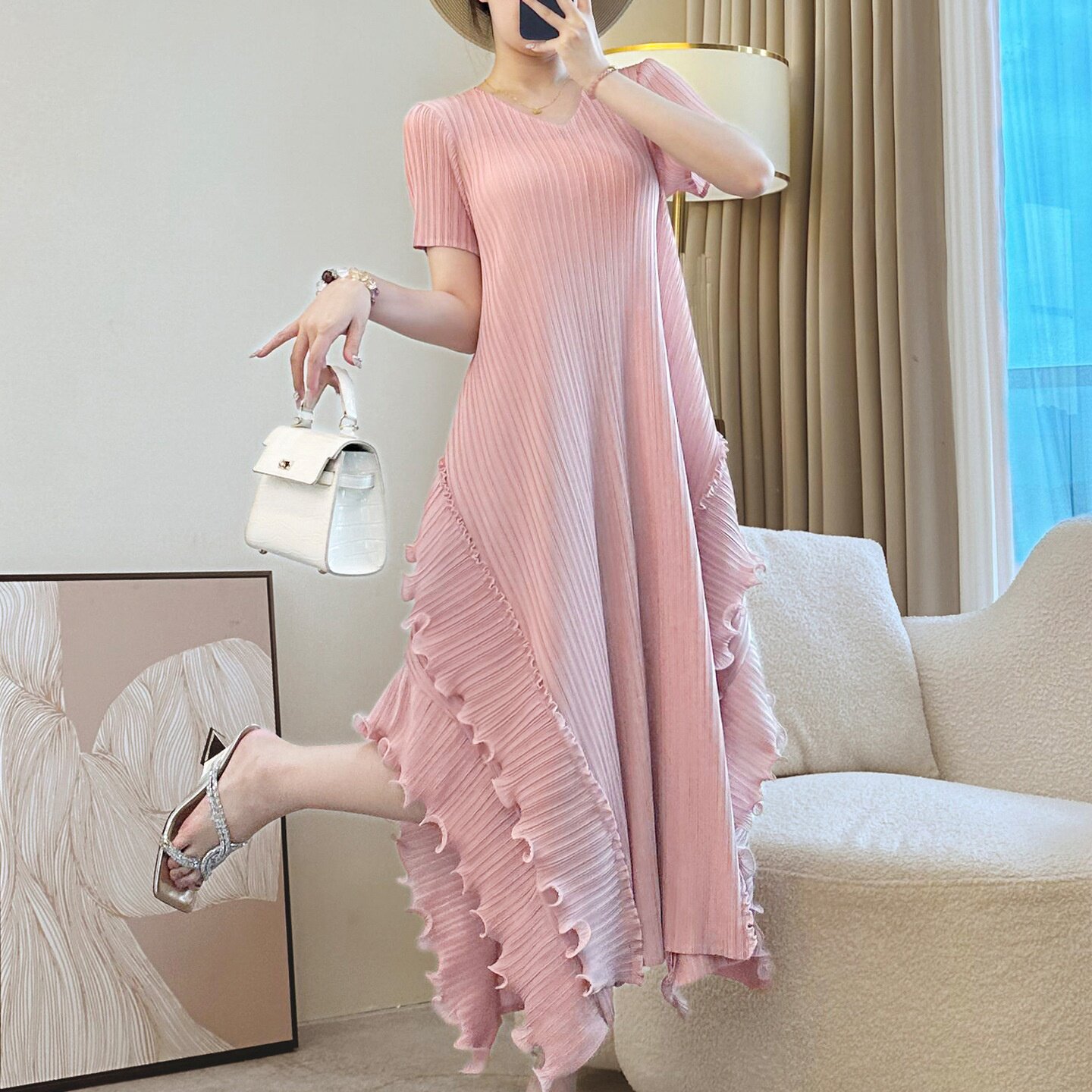 一件代发三宅褶皱气质粉色连衣裙女夏短袖宽松大码木耳边v领长裙