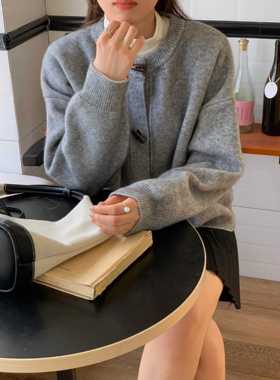 淡黄色松圆领角扣毛衣外套秋女冬新款宽复古纯ZAM牛色百搭针织开