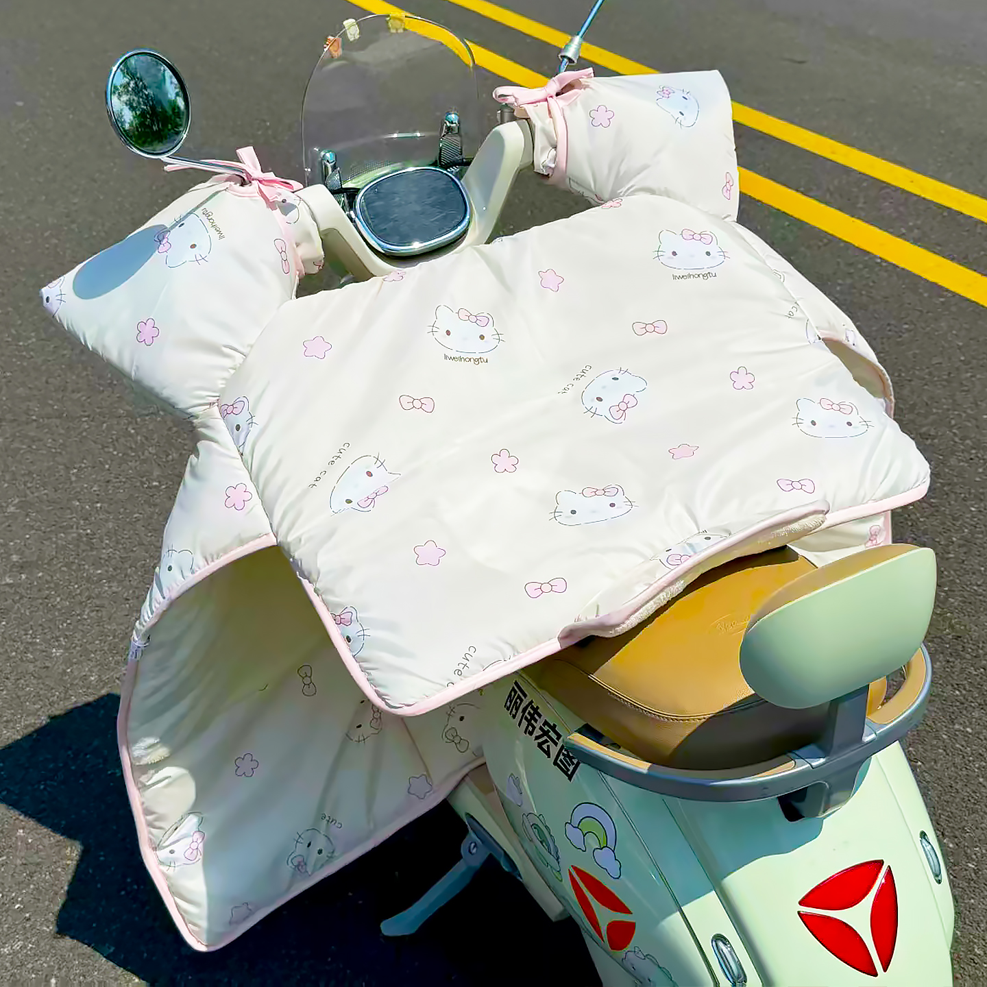 被问爆的Kitty挡风被