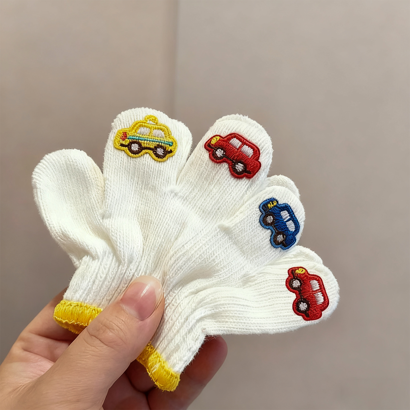 婴儿宝宝手套秋冬季保暖防寒卡通可爱针织全包分指男女童五指手套