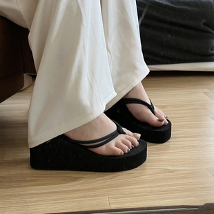 厚底人字拖鞋女夏季外穿坡跟凉拖鞋防滑软底不累脚海边沙滩增高鞋