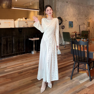 法式优雅早秋流行穿搭气质白色长袖连衣裙女收腰修身显瘦网纱长裙