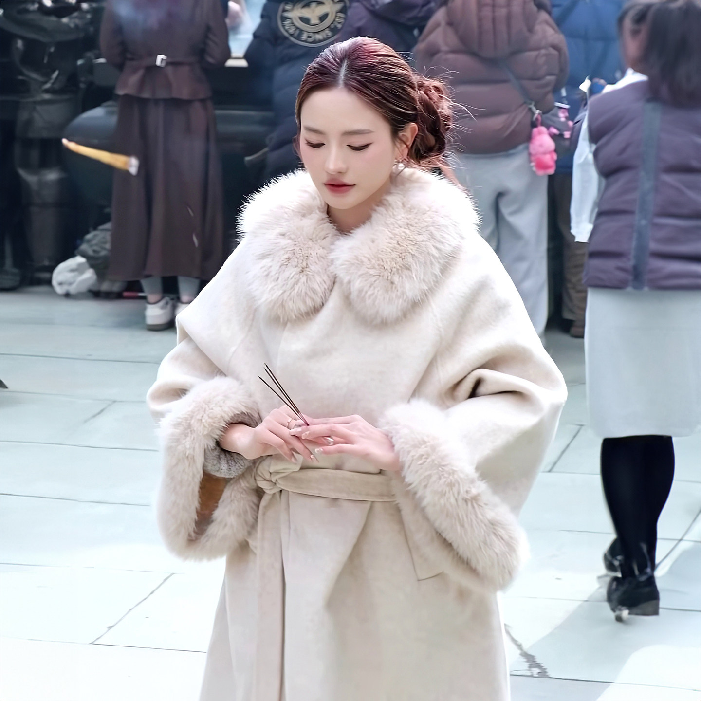 毛毛杏色呢子大衣女秋冬2026新款高级感超好看韩系中长款毛呢外套