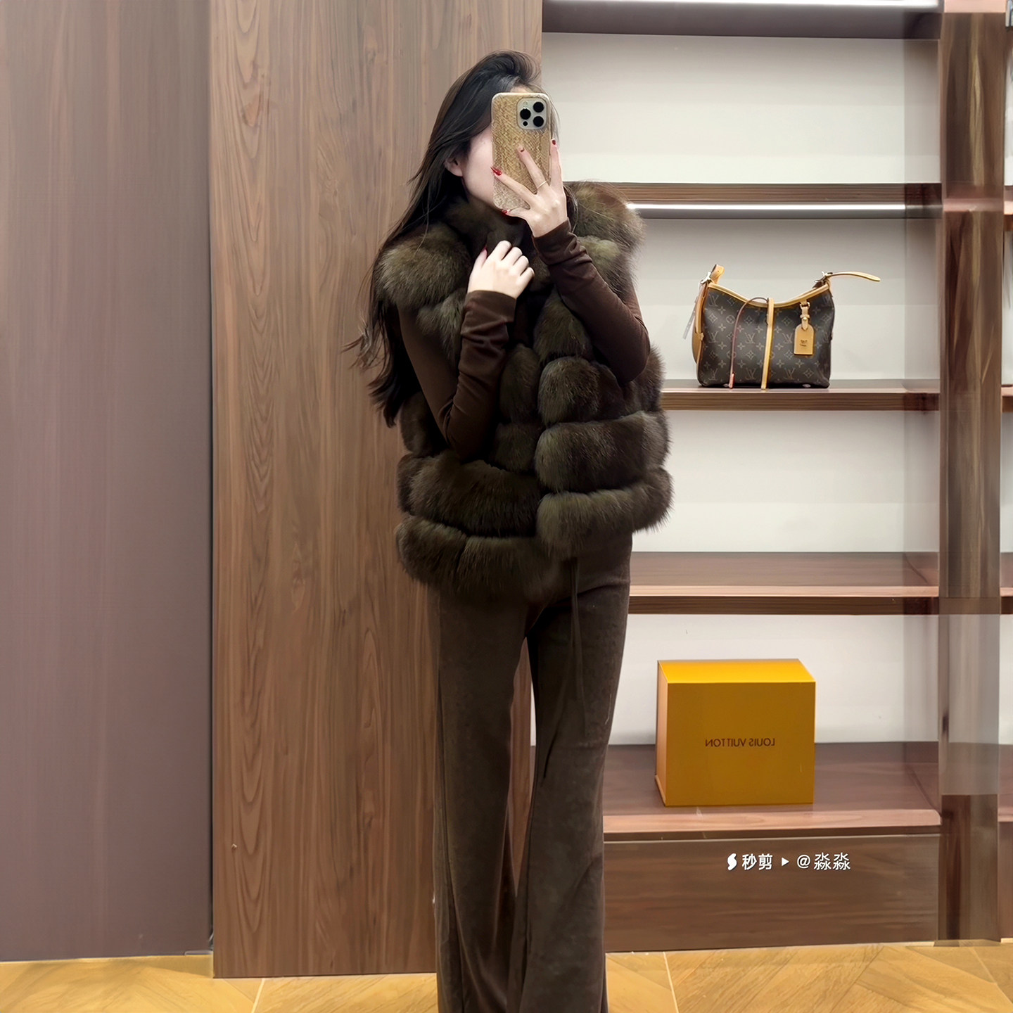 2025秋冬新款皮草马甲女富贵千金圆领复古狐狸毛背毛整皮外套背心