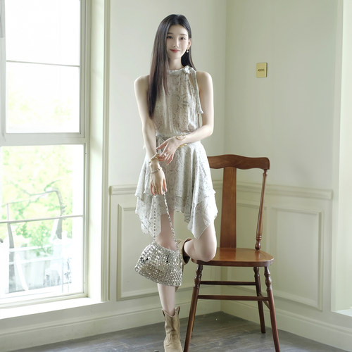 挂脖圆领不规则荷叶边短裙碎花