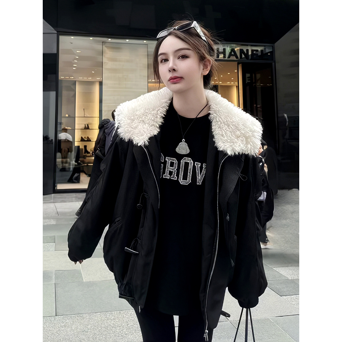 欧货牛角扣羊羔毛大翻领羽绒棉服