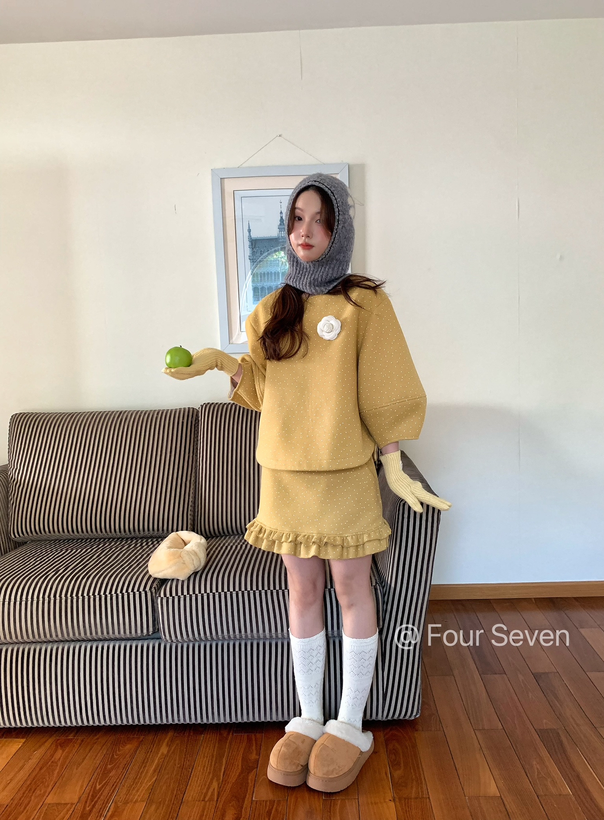 冬上新韩系气质爱心印花泡泡袖小衫+木耳边显瘦半身裙套装