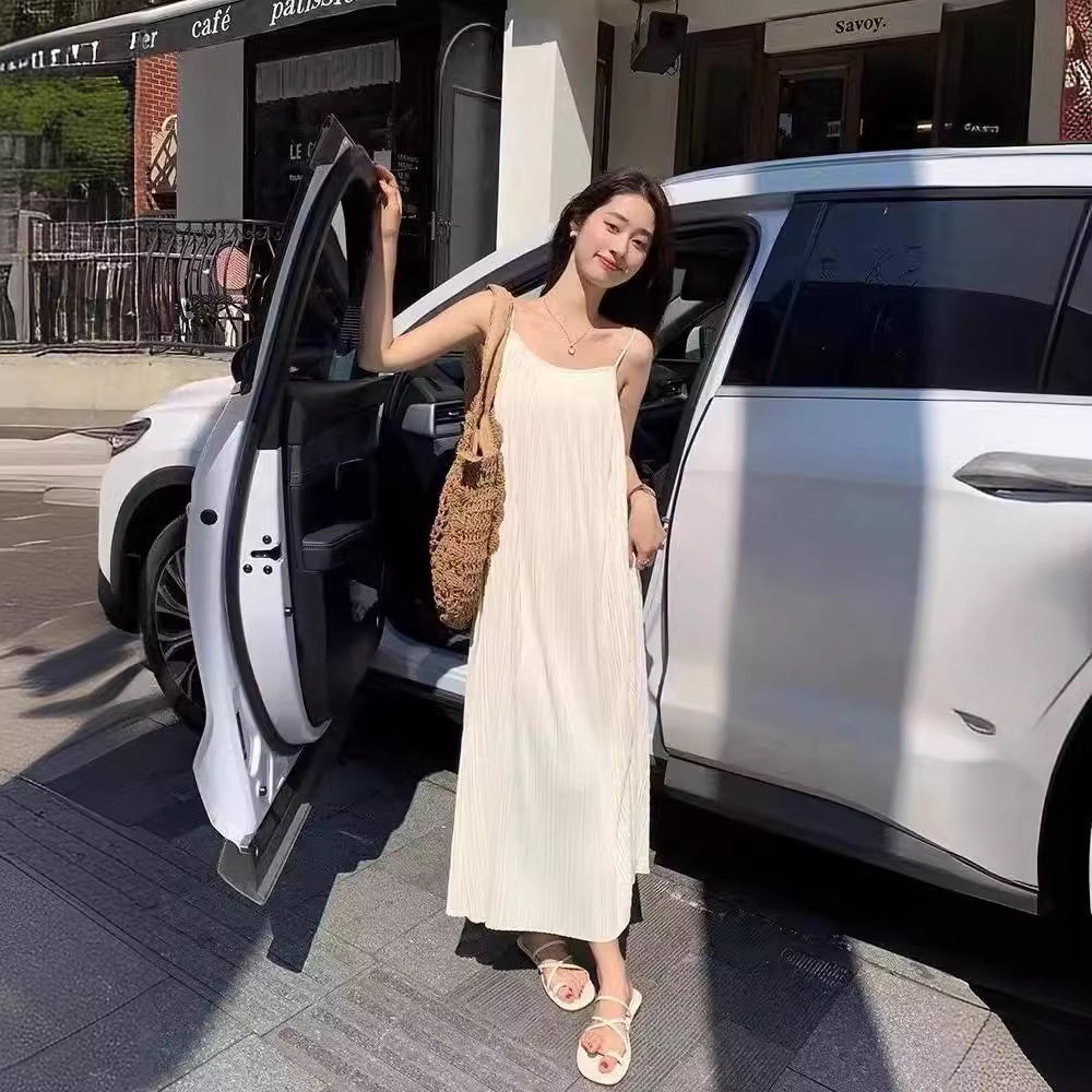 2025夏季气质纯色褶皱宽松休闲长裙女慵懒风显瘦吊带裙连衣裙百搭