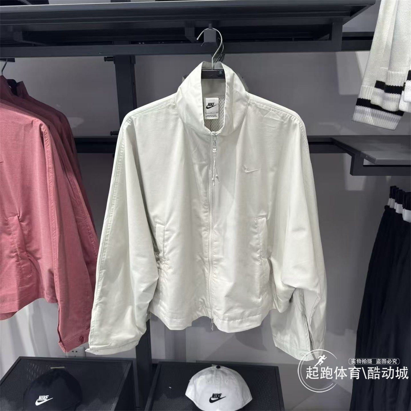 Nike耐克女子2026春季新款Oversize风刺绣立领梭织夹克外套IF5452,运动服/休闲服装,运动茄克/外套,淘宝优惠券,粉丝福利购,淘宝优惠卷