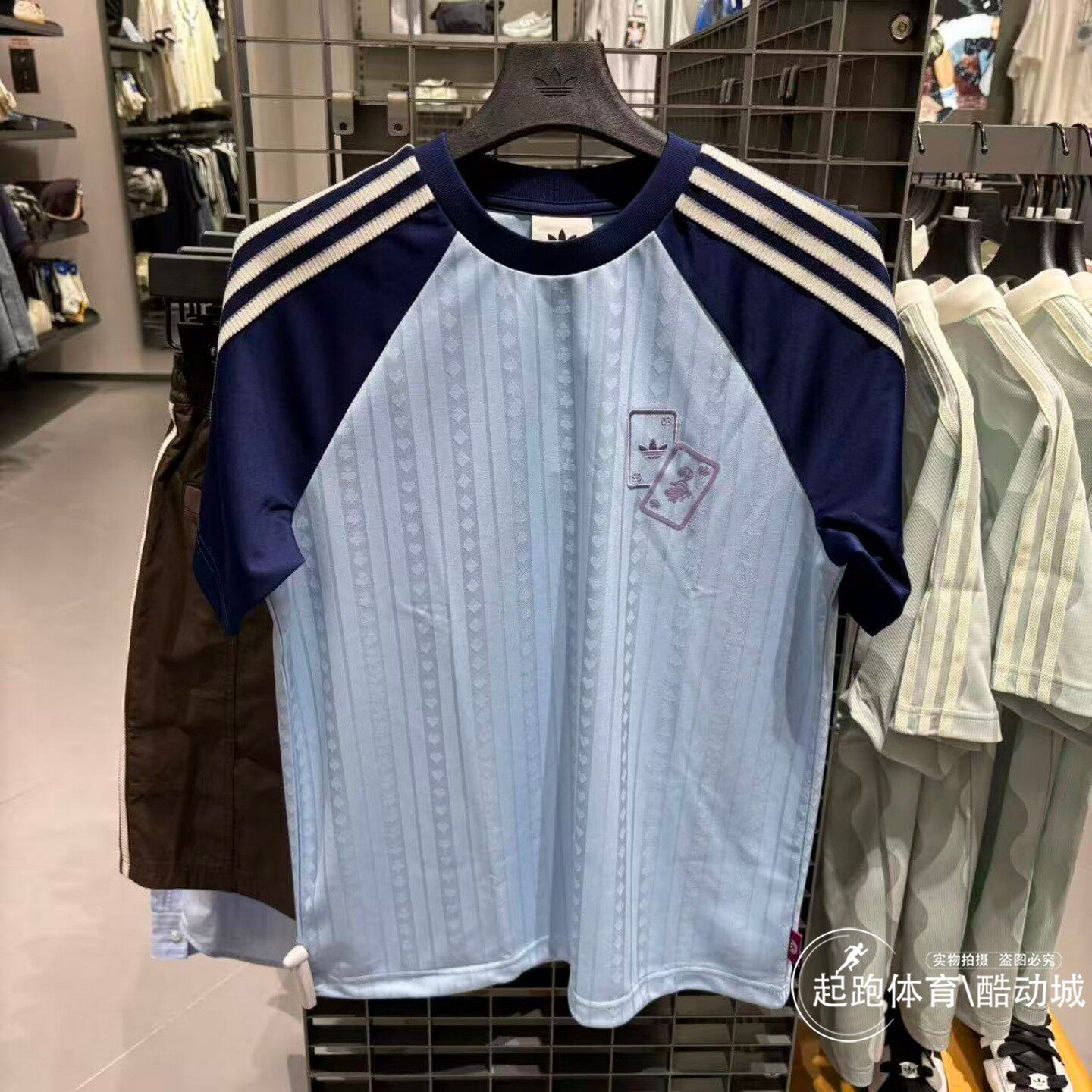 阿迪三叶草男撞色宽松速干短袖
