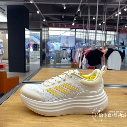 阿迪达斯女超轻缓震回弹厚底跑鞋