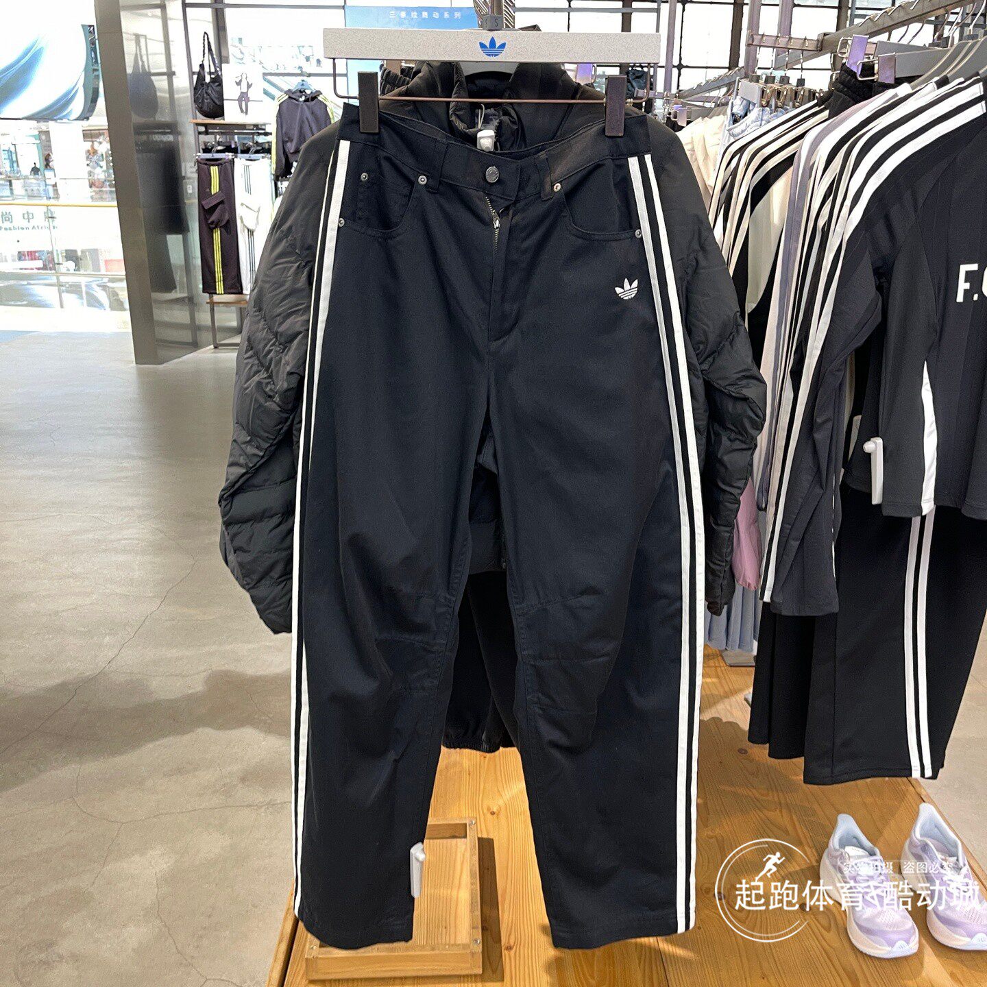 阿迪三叶草男梭织直筒宽松运动裤